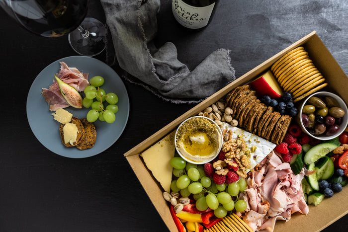 Grazing box with cheese and crackers